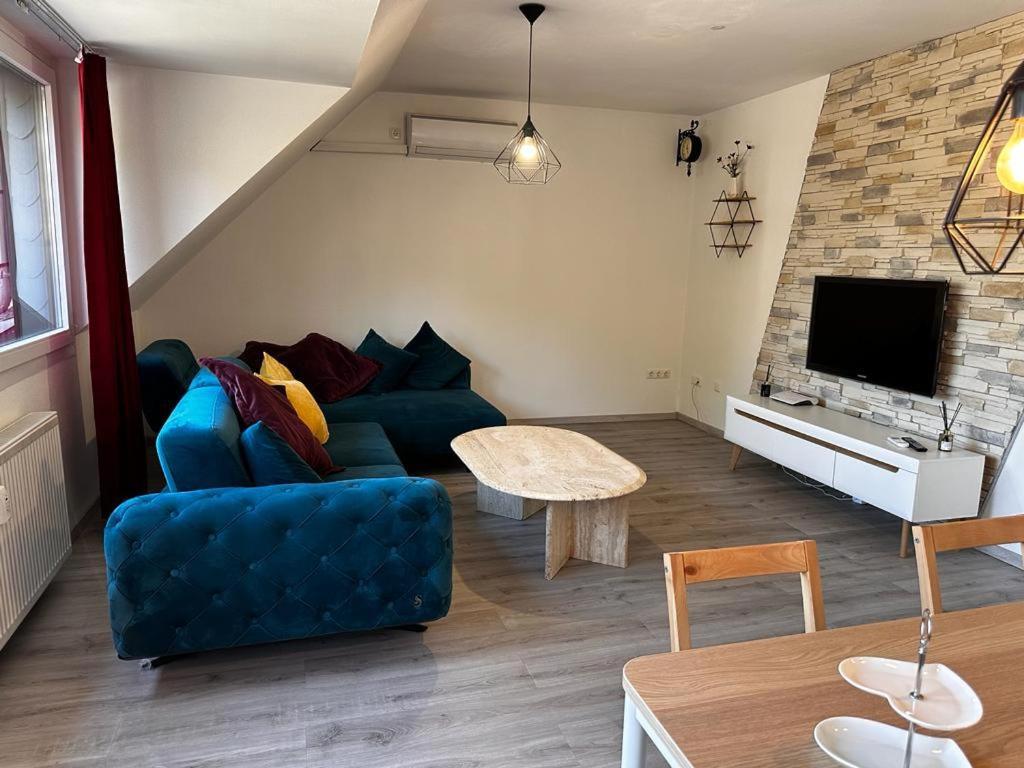 A&V Apartments Wunderschoene Rheinblick Wohnung Zum Entspannen Apt Ela Duisburg Eksteriør billede