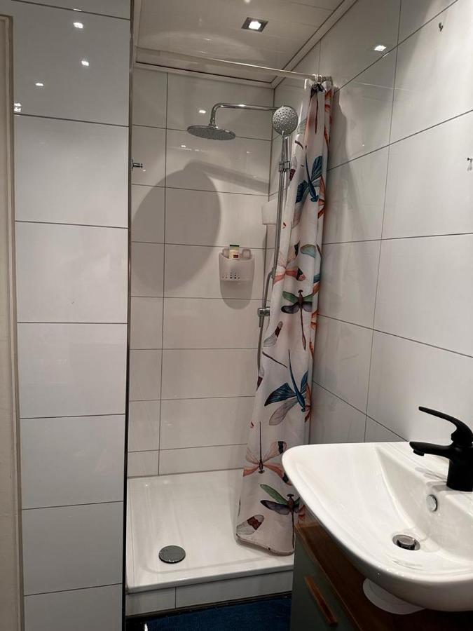 A&V Apartments Wunderschoene Rheinblick Wohnung Zum Entspannen Apt Ela Duisburg Eksteriør billede