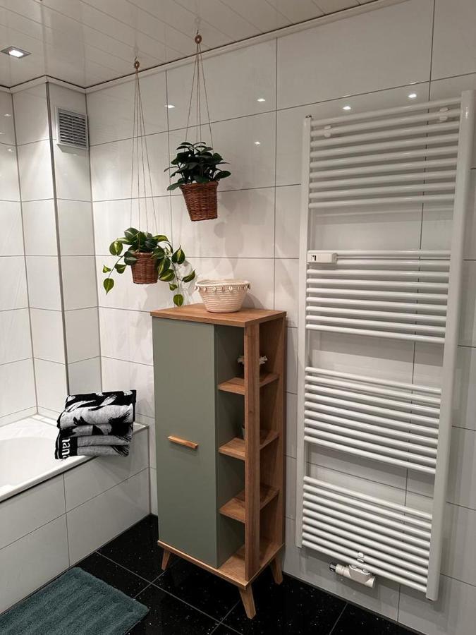 A&V Apartments Wunderschoene Rheinblick Wohnung Zum Entspannen Apt Ela Duisburg Eksteriør billede